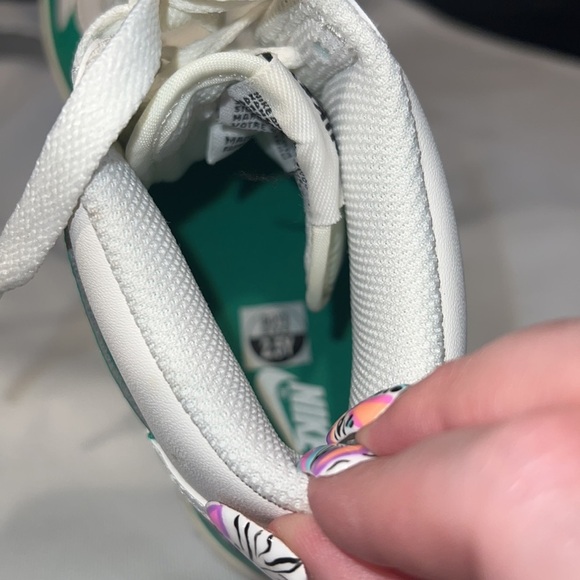 Nike Dunk Shoes - Picture 4 of 7